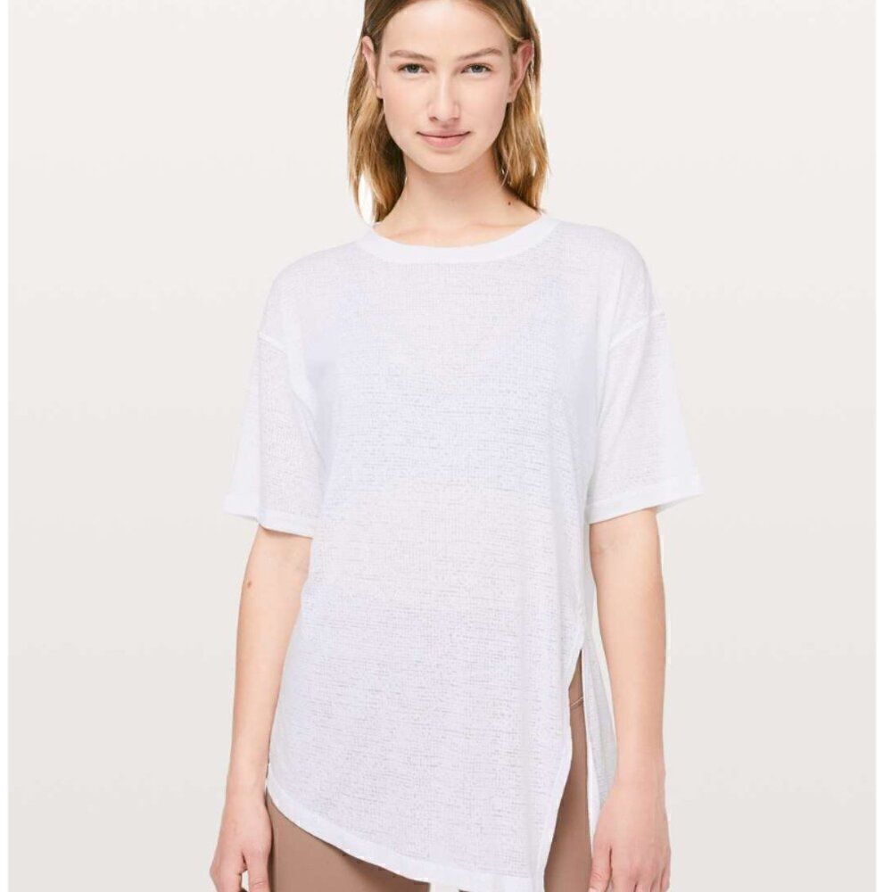 Lululemon Sneak Out White short sleeve tunic NWOT size 4